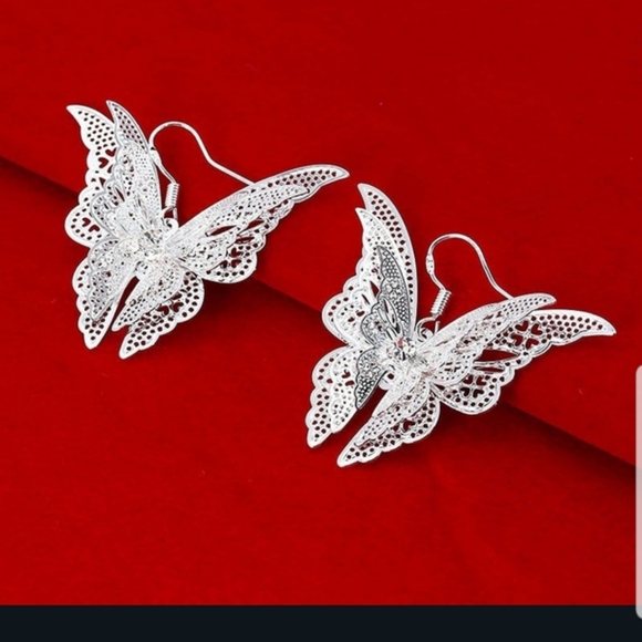 Jewelry - 🦋🦋Gorgeous 3D Buttlerfly Dangle Earrings 🦋🦋